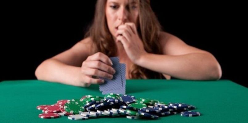 Tìm hiểu bluff trong poker là gì ?